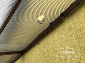 Полікарбонат Заклііти дірки від уламків ракети