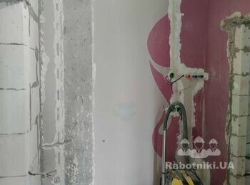 Потрібно зняти водоемульсійну фарбу зі стін