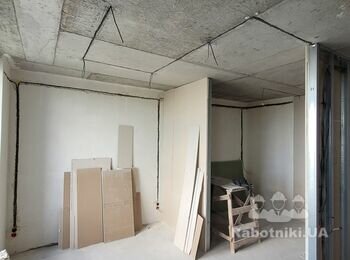 Шліфовка бетонної стелі в 2к кімнатній квартирі