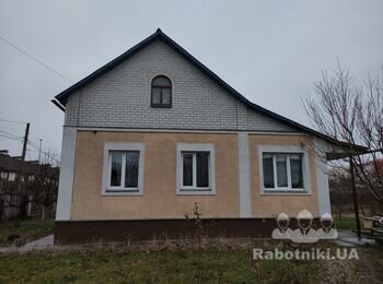 Утеплення фронтонів і повне перефарбування будинку.