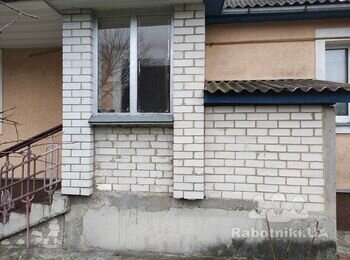 Утеплення фронтонів і повне перефарбування будинку.