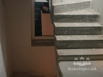 Перегородка из гипсокартона и штукатурка внутренней части лестниц подр
