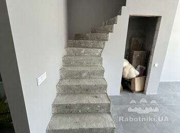 Монтаж деревяних сходів