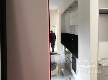Переделать откосы четырех дверей ,покраска стен