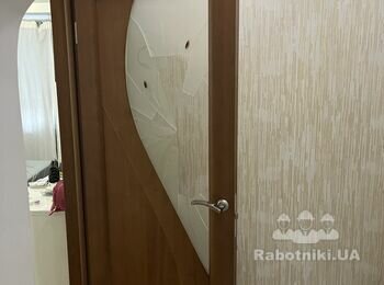 Нужно заменить стекло комнатной двери
