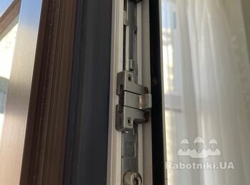 Потрібно відрегулювати металопластикові вікна і двері
