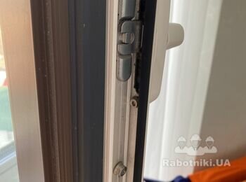 Потрібно відрегулювати металопластикові вікна і двері