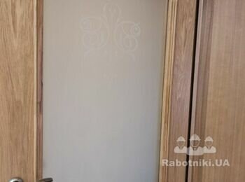 Монтаж скла в міжкімнатні двері