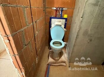 Потрібно укласти плитку в ванній.