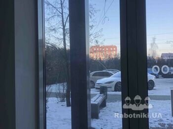 Замінити тріснувше скло у фасадній системі на 1-му та 2-му поверсі