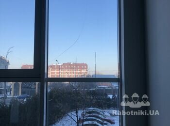 Замінити тріснувше скло у фасадній системі на 1-му та 2-му поверсі