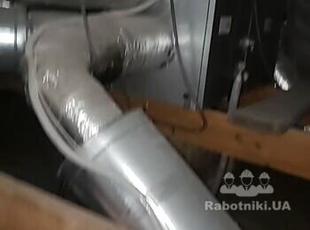 Подовження вентканалу та монтаж вытяжної системи.