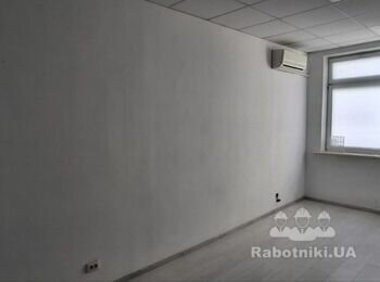 Фарбування стін в офісному приміщенні в 1 шар білою фарбою