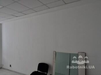 Фарбування стін в офісному приміщенні в 1 шар білою фарбою