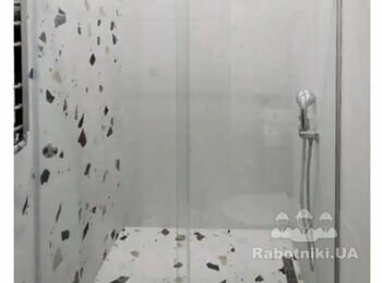Установить стеклянную дверь в душ