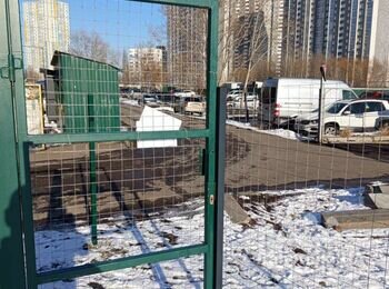 Встановлення кодового замка на металеву хвіртку на автостоянці