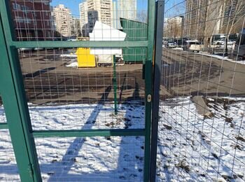 Встановлення кодового замка на металеву хвіртку на автостоянці