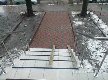Монтаж тротуарної доріжки з супутніми роботами