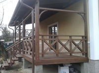 Веранда открытая из дерева, крыша, перила, ступени
