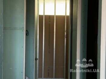 Установка міжкімнатних дверей прихованого монтажу