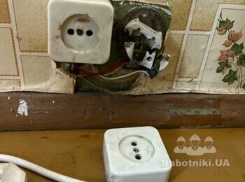Замена двух розеток и выключателя у ванной