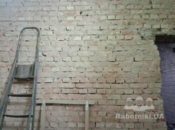 Демонтаж залишків штукатурки