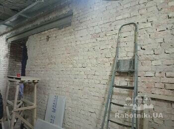 Демонтаж залишків штукатурки