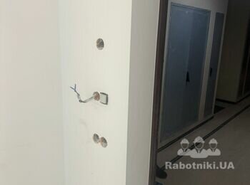 Поднять входную дверь