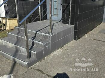 Перекласти плитку на прохідній