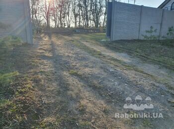 Потрібен робітник для заливки бетонної площадки під автомобільну парко