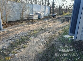 Потрібен робітник для заливки бетонної площадки під автомобільну парко