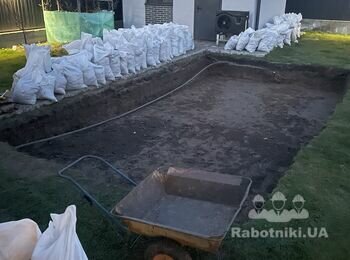 Залити основу під басейн