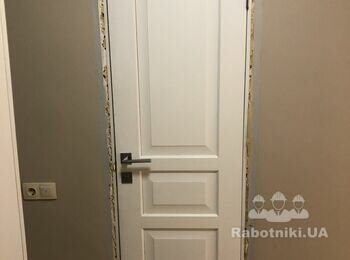 Демонтувати і встановити назад двері санвузол