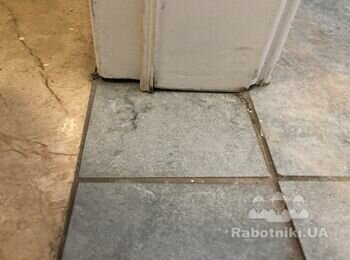Демонтувати і встановити назад двері санвузол