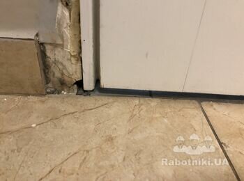 Демонтувати і встановити назад двері санвузол