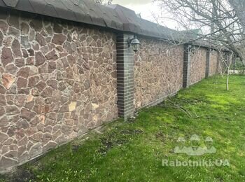 Будівництво паркану.