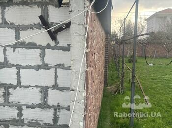 Будівництво паркану.