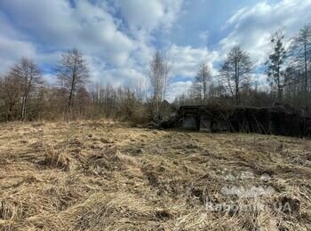 Демонтаж старих будівель в селі