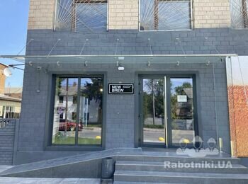 Демонтаж стеклянного козырька над дверью в ТРЦ в г.Жашков