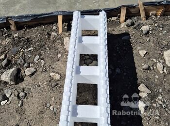 Кладка блоков с армировкой и заливкой бетоном