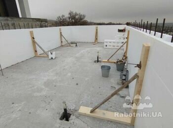 Кладка блоков с армировкой и заливкой бетоном