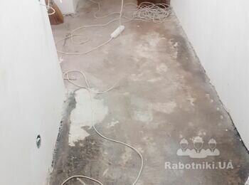 Укладка плитки в коридоре и на кухне