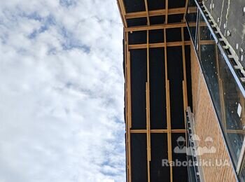 Подшивка свесов крышы