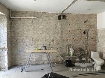Штукатурка стен, откосов, возможно и потолка.