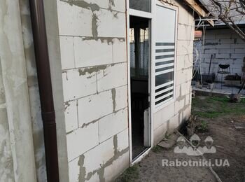 Виконання робіт з утеплення фасаду житлового будинку і сараю