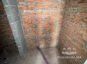 Закласти дверний отвір і стяжка підлоги