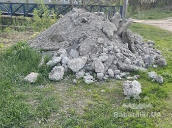 Засыпать яму . Обьем 2-2,5 куб.