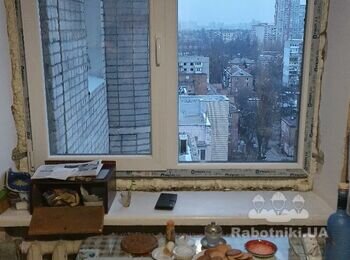 Переустановить 1 подоконник и отремонтировать откосы на 3-х окнах