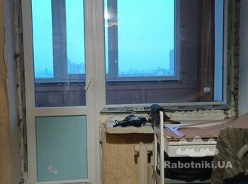 Переустановить 1 подоконник и отремонтировать откосы на 3-х окнах