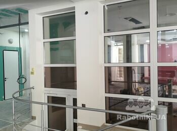 Фарбування алюмінієвих вікон, ПВХ дверей, поручнів металевих